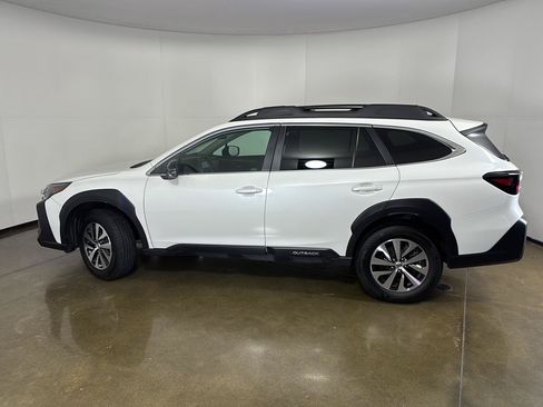 Used 2025 Subaru Outback Premium AWD/4WD image 11