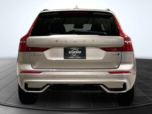 Used 2025 Volvo XC60 B5 Plus image 5