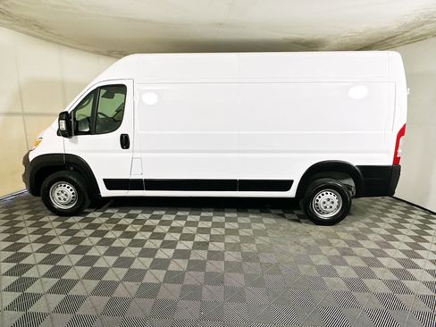 Used 2025 RAM ProMaster 2500 w/ Convenience Group image 6