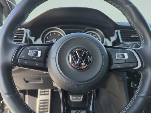 Used 2017 Volkswagen Golf R 4-Door image 38