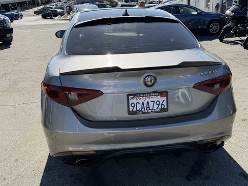 Used 2017 Alfa Romeo Giulia image 5