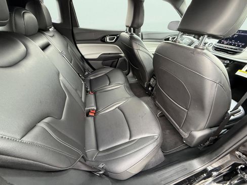 Used 2025 Jeep Compass Limited image 14