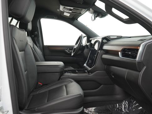Used 2025 GMC Yukon XL Denali AWD/4WD image 14