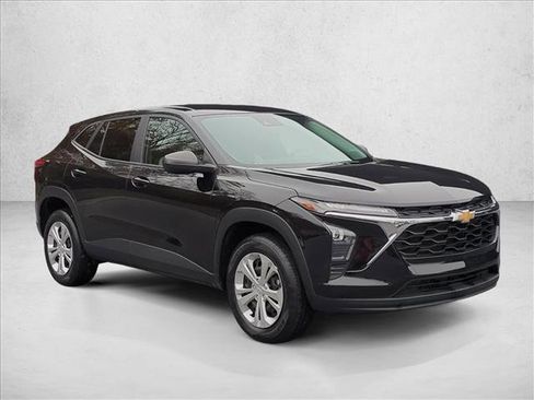 Used 2024 Chevrolet Trax LS image 3