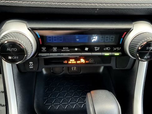Used 2025 Toyota RAV4 LE AWD/4WD image 30