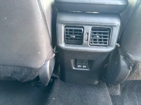 Used 2025 Toyota RAV4 XLE AWD/4WD image 27