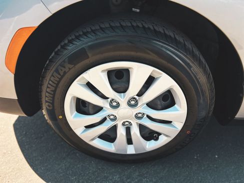 Used 2025 Kia Soul LX FWD image 14