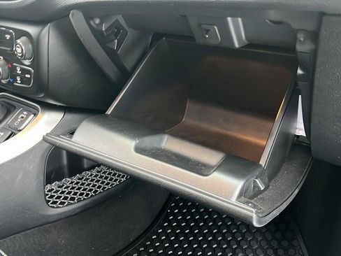 Used 2021 Jeep Compass Latitude w/ Convenience Group image 32