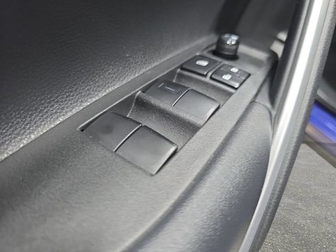 Used 2022 Toyota Corolla Cross LE AWD/4WD image 27