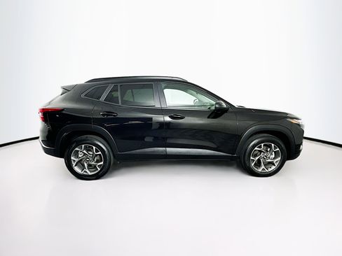 Used 2025 Chevrolet Trax LT FWD image 10