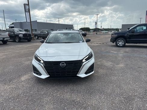 Used 2025 Nissan Altima 2.5 SV FWD image 4