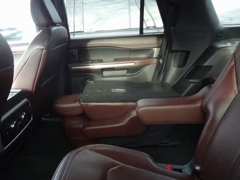 Used 2024 Ford Expedition Limited image 8