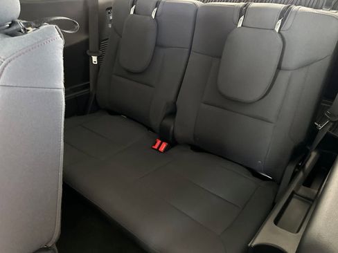Used 2025 Ford Explorer Active AWD/4WD image 16