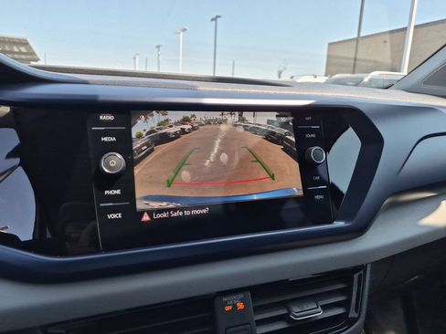 Used 2022 Volkswagen Taos SE FWD image 23