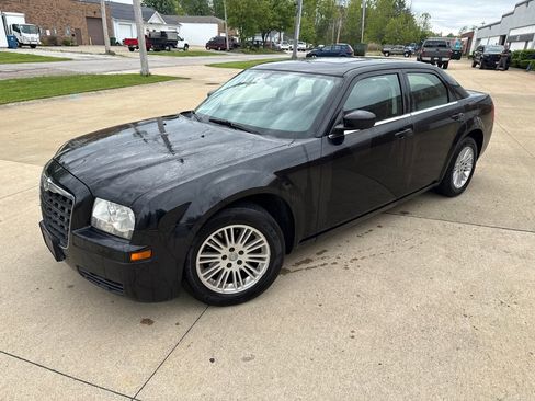 Used 2009 Chrysler 300 LX RWD image 1