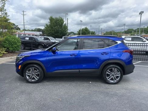 Used 2023 Kia Seltos S w/ Navigation Package FWD image 5