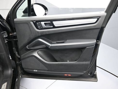 Certified 2023 Porsche Cayenne Platinum Edition AWD/4WD image 29