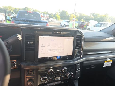 Used 2025 Ford F250 Lariat w/ Tremor Off-Road Package image 17