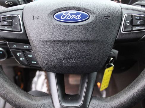 Used 2018 Ford Focus SE w/ SE Appearance Package image 14