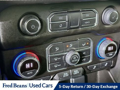 Used 2022 Chevrolet Suburban LT w/ LT Signature Plus Package image 16