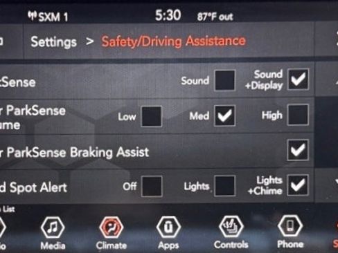 Used 2019 Jeep Cherokee Latitude Plus w/ Cold Weather Group AWD/4WD image 22