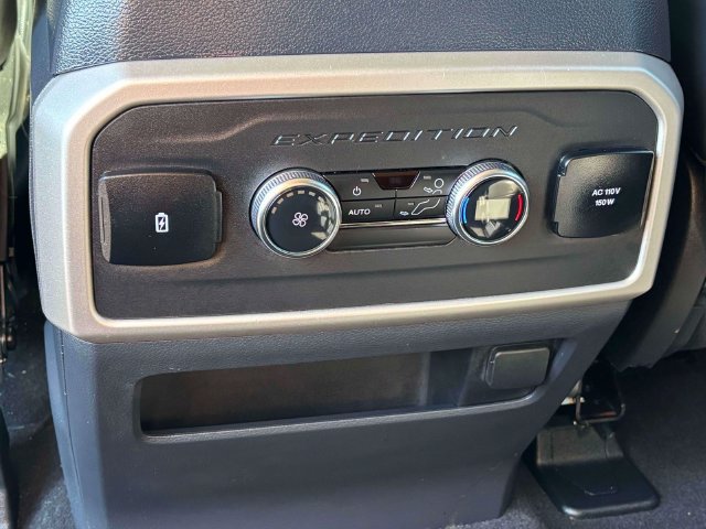 Used 2024 Ford Expedition XLT AWD/4WD image 32