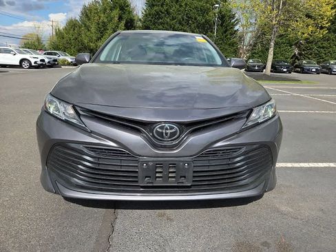 Used 2018 Toyota Camry LE image 2