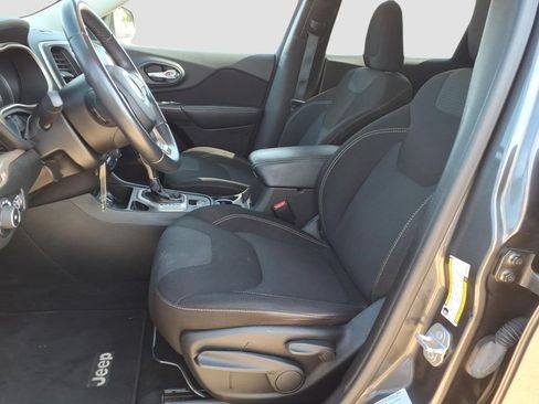 Used 2015 Jeep Cherokee Latitude FWD image 23