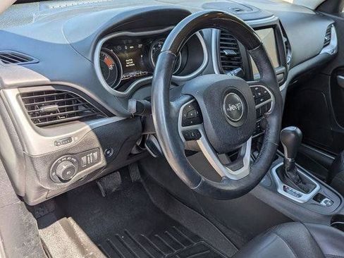 Used 2018 Jeep Cherokee Overland AWD/4WD image 11
