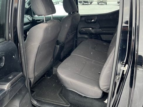 Used 2017 Toyota Tacoma TRD Sport image 12