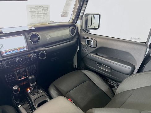 Used 2022 Jeep Wrangler Unlimited Sahara AWD/4WD image 28