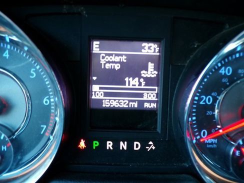 Used 2014 Chrysler Town & Country Touring image 19