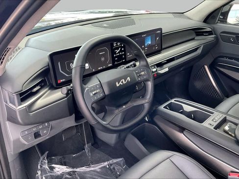 Used 2024 Kia EV9 Light Long Range RWD image 17