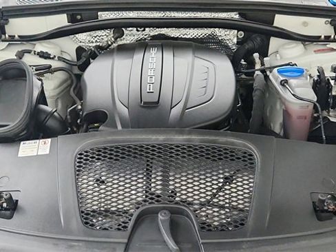 Used 2018 Porsche Macan Sport Edition image 17