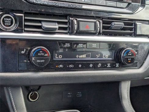 Used 2024 Nissan Pathfinder SV FWD image 27