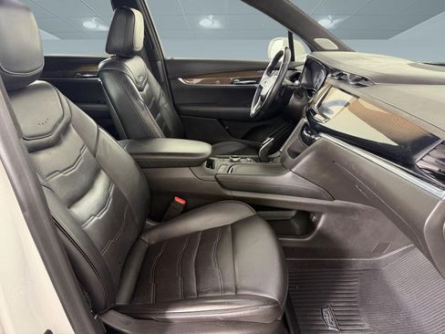 Used 2020 Cadillac XT6 FWD image 23