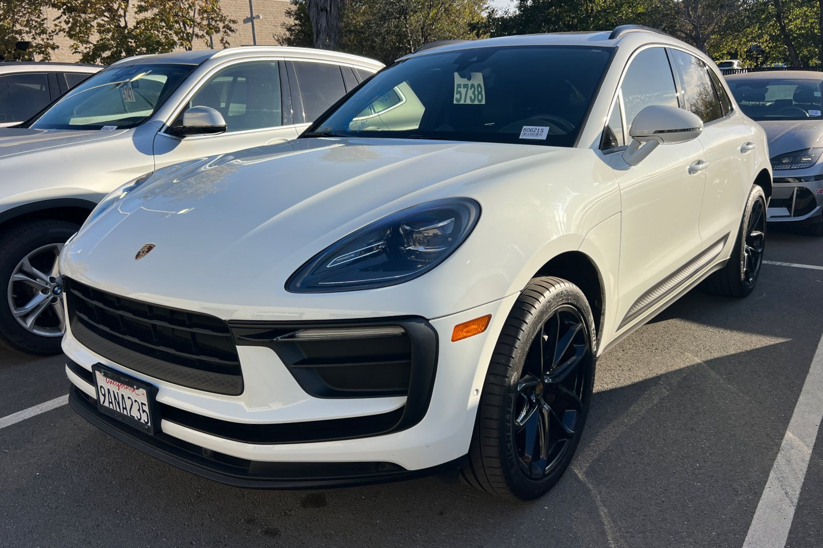 Used 2022 Porsche Macan AWD/4WD image 2
