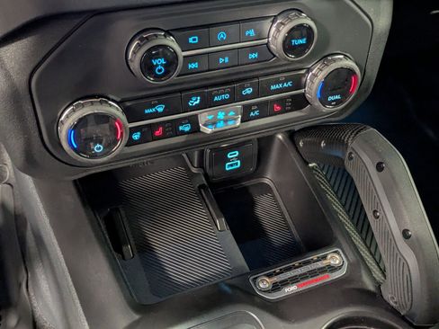 New 2025 Ford Bronco Raptor w/ Interior Carbon Fiber Pack AWD/4WD image 23