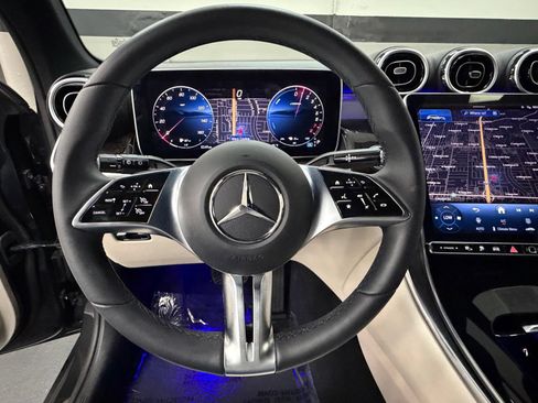 Used 2025 Mercedes-Benz GLC 350e 4MATIC image 30
