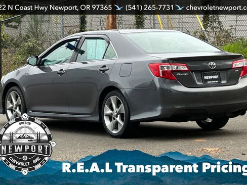 Used 2014 Toyota Camry SE FWD image 6