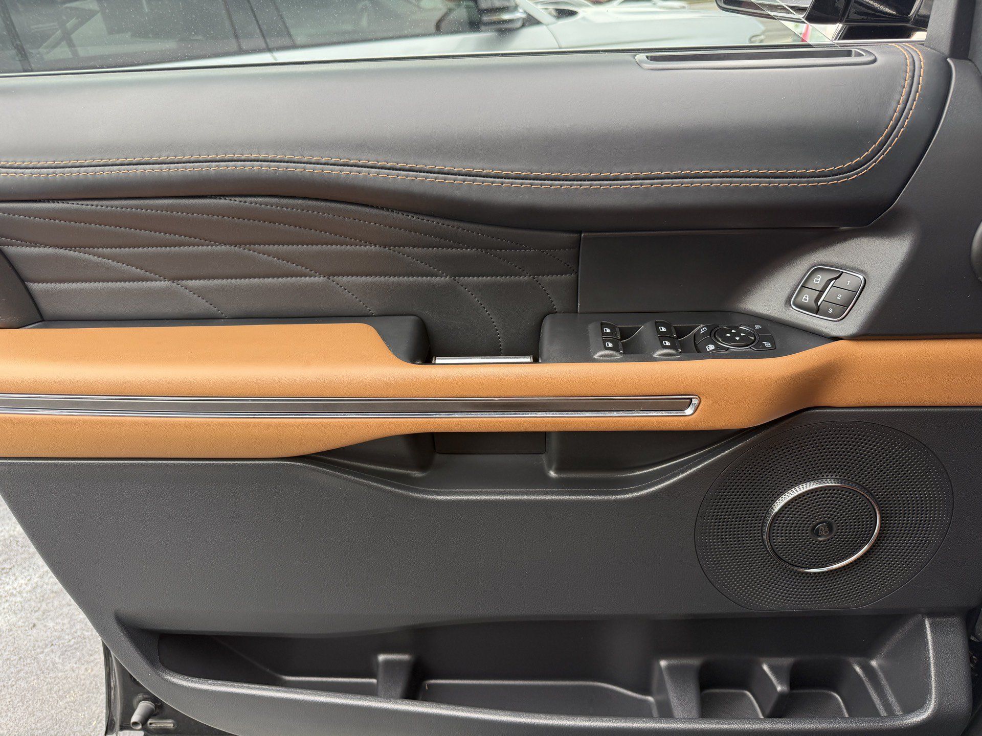 Used 2023 Ford Expedition Platinum AWD/4WD image 42