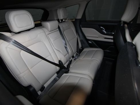 Used 2025 Lincoln Corsair AWD image 25