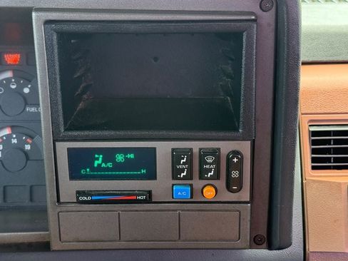 Used 1989 GMC Sierra 1500 4x4 Regular Cab image 26