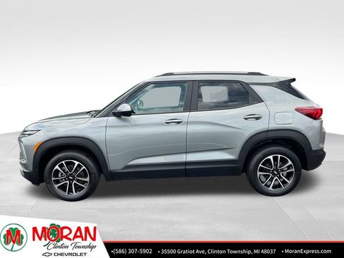Used 2025 Chevrolet TrailBlazer LT AWD/4WD image 3