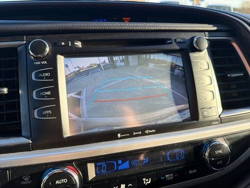 Used 2019 Toyota Highlander XLE image 28