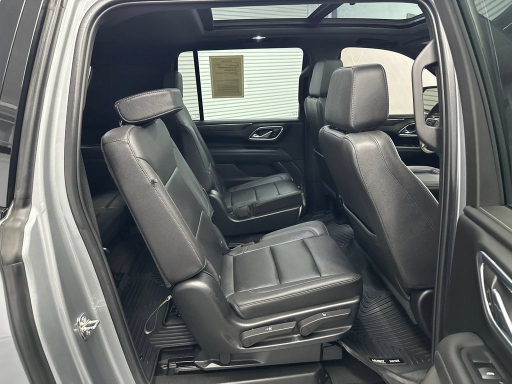 Used 2023 Chevrolet Suburban Z71 w/ Luxury Package AWD/4WD image 16