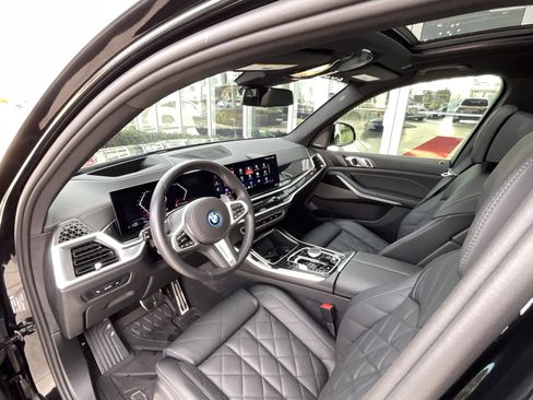 Certified 2025 BMW X5 xDrive50e w/ M Sport Package image 9