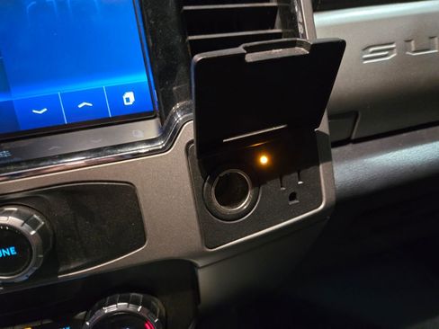 Used 2022 Ford F250 Lariat w/ Black Appearance Package image 13