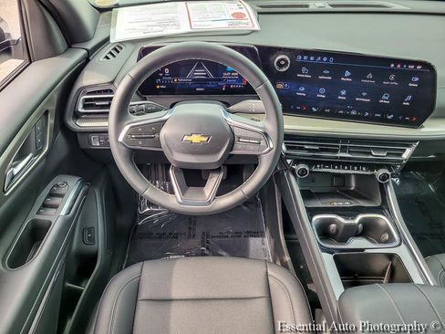 Used 2025 Chevrolet Traverse LT w/ LPO, Floor Liner Package FWD image 14