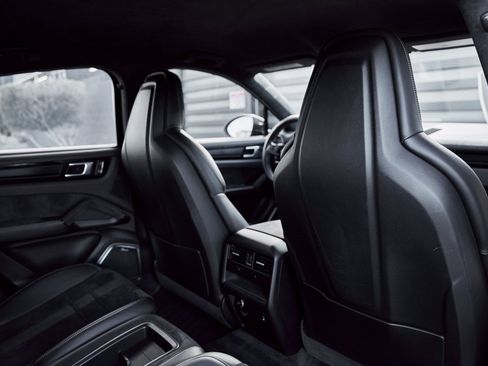 Used 2023 Porsche Cayenne Turbo GT image 46